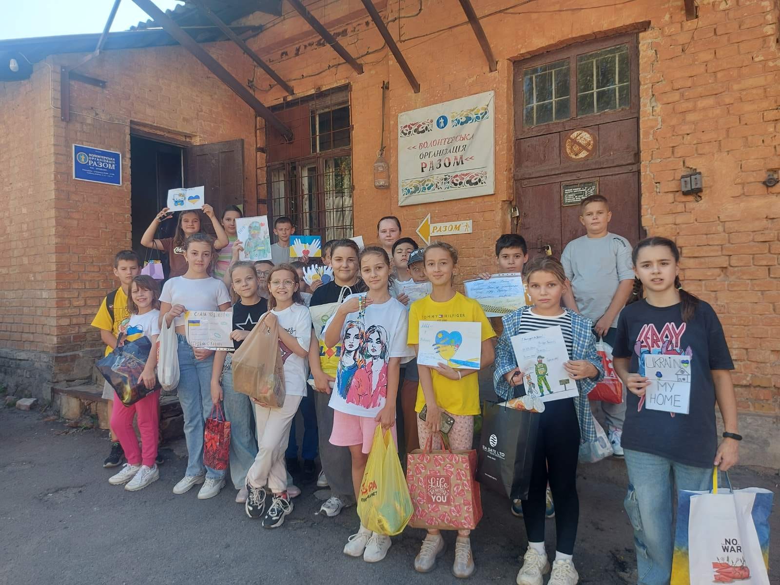 Покладання квітів на Алеї Героїв