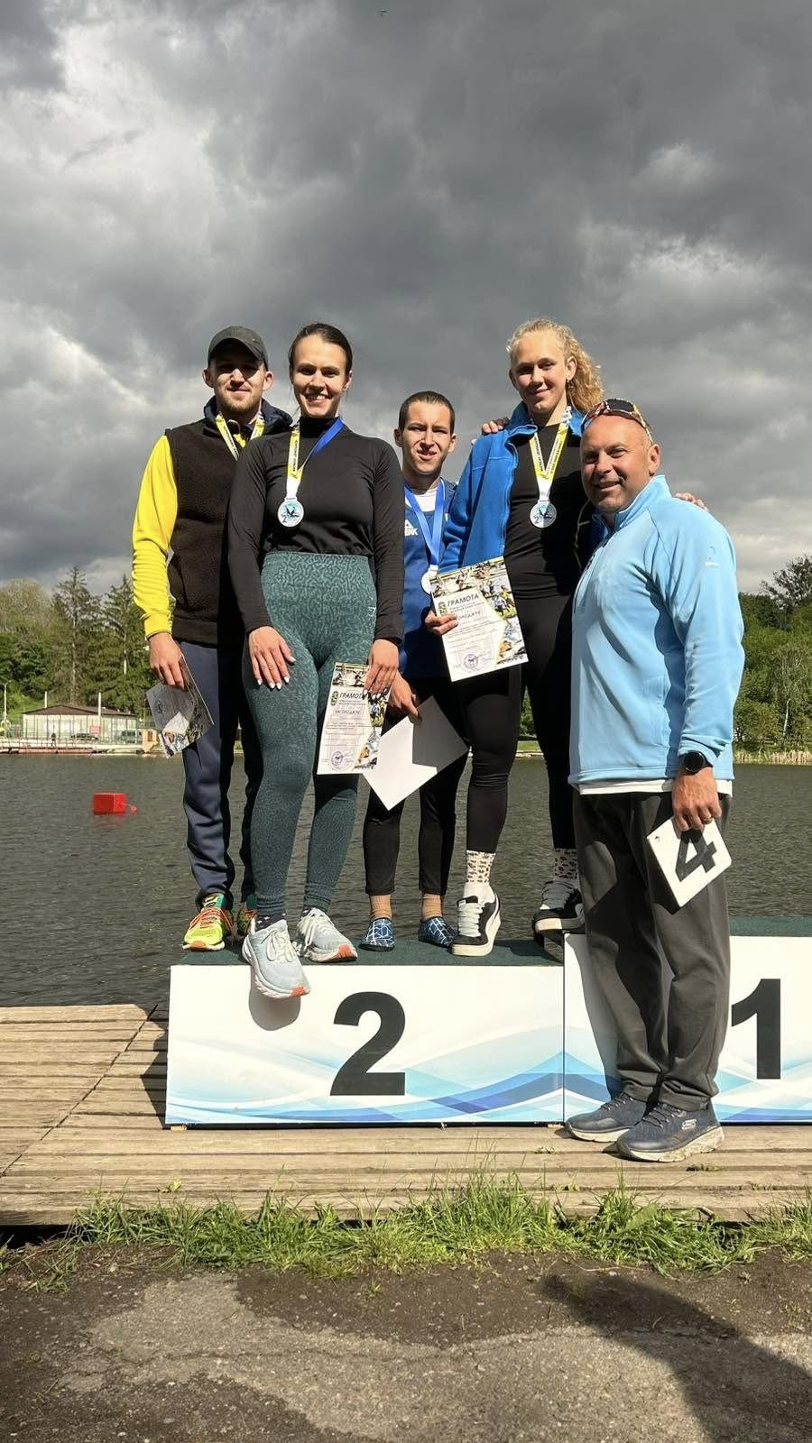Перемога у змаганнях з веслуванні